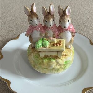Vintage Schmid Flopsy, Mopsy, Cottontail, Ceramic Revolving Music Box
